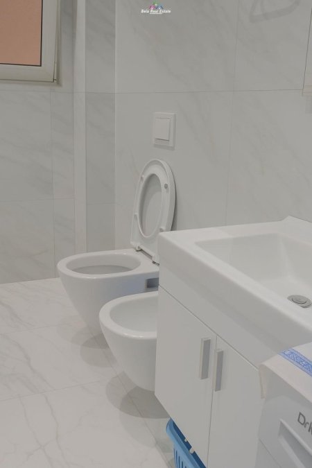 Tirane, jepet me qera apartament 3+1 Kati 4, 90 m² 650 € (bulevardi zogu i pare)