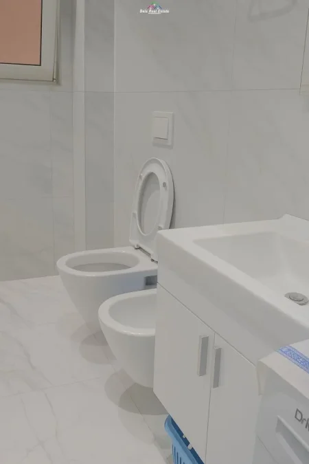 Tirane, jepet me qera apartament 3+1 Kati 4, 90 m² 650 € (bulevardi zogu i pare)