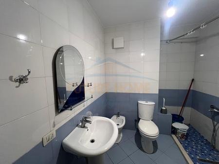 Tirane, jepet me qera apartament 1+1+Ballkon Kati 3, 73 m² 450 € 