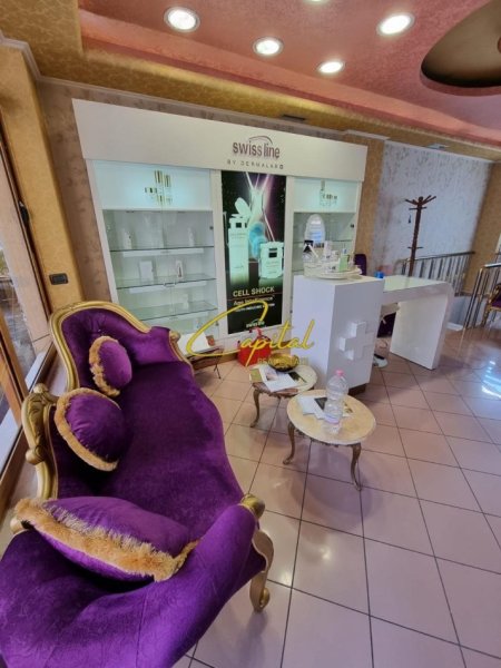 Tirane, jepet me qera ambjent biznesi Kati 0, 130 m² 1.000 € (RRUGA E DURRESIT)