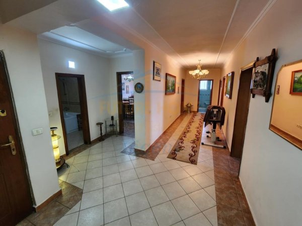 Tirane, shitet apartament Kati 7, 164 m² 330.000 € (KOMUNA E PARISIT)
