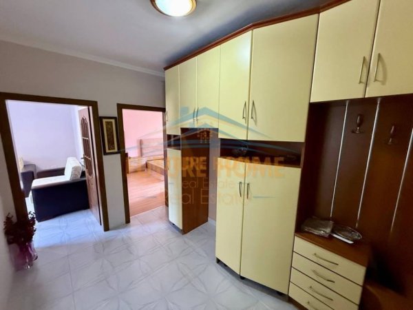 Tirane, jepet me qera apartament 1+1+Ballkon Kati 4, 57 m² 500 € (vasil shanto)