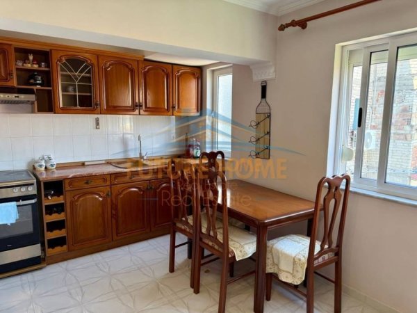 Tirane, jepet me qera apartament 1+1+Ballkon Kati 4, 57 m² 500 € (vasil shanto)