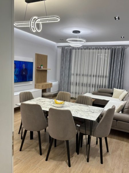 Tirane, jepet me qera 2+1+Ballkon Kati 9, 90 m² 650 € (Fusha e Aviacionit)
