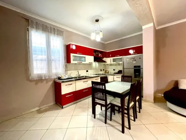 Tirane, jepet me qera Vile 2 Katshe Kati 0, 290 m² 1.000 € 