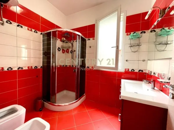 Tirane, jepet me qera Vile 2 Katshe Kati 0, 290 m² 1.000 € 