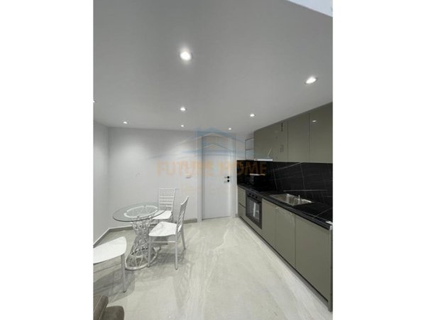 Tirane, jepet me qera apartament duplex Kati 0, 40 m² 450 € (FRESK)