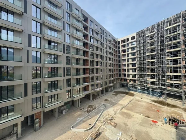 Tirane, shes apartament 2+1+Ballkon Kati 5, 109 m² 370.000 € (Marteniteti i Ri)