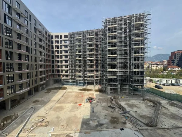 Tirane, shes apartament 2+1+Ballkon Kati 5, 109 m² 370.000 € (Marteniteti i Ri)