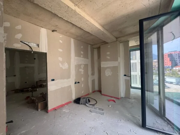 Tirane, shes apartament 2+1+Ballkon Kati 5, 109 m² 370.000 € (Marteniteti i Ri)