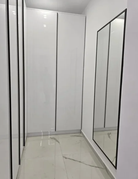 Tirane, jepet me qera apartament 1+1 Kati 5, 650 €