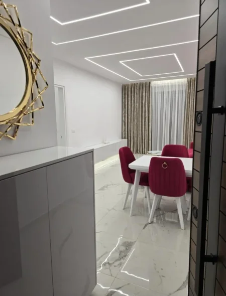 Tirane, jepet me qera apartament 1+1 Kati 5, 650 €