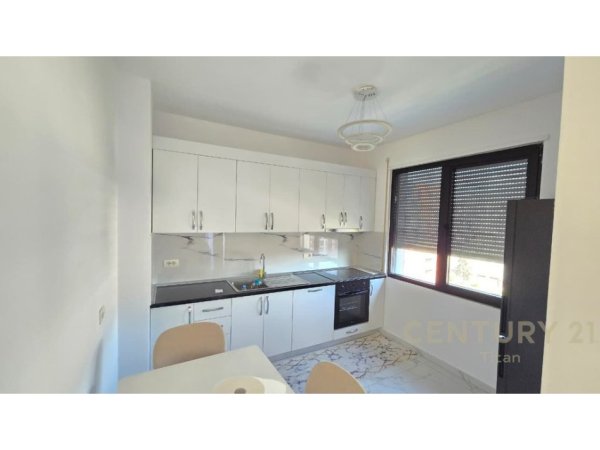 Tirane, jepet me qera apartament 2+1 Kati 7, 102 m² 750 € (Don Bosko)