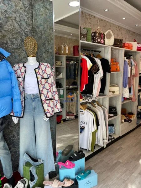 Tirane, shitet dyqan Kati 0, 22 m² 13400 € (AFER VASIL SHANTO)