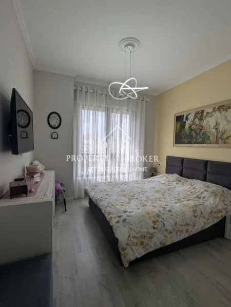 Tirane, jepet me qera apartament 2+1 Kati 5, 90 m² 750 € (Rruga Don Bosko)