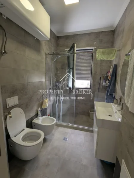 Tirane, jepet me qera apartament 2+1 Kati 5, 90 m² 750 € (Rruga Don Bosko)