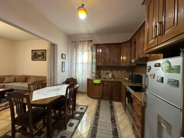 Tirane, shitet Kati 1, 133 m² 500.000 € (UNAZA E RE)
