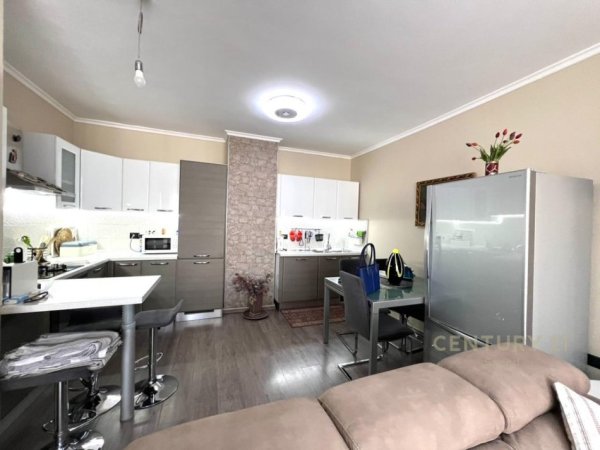 Tirane, jepet me qera apartament 3+1 Kati 4, 136 m² 750 € (Gener 2 , Hipoteka)