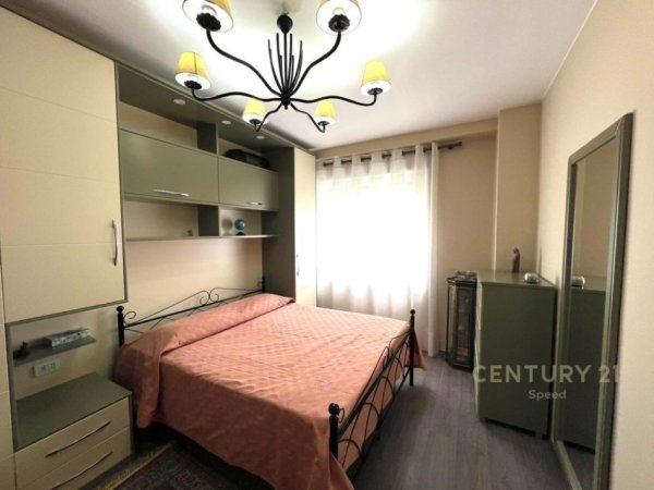Tirane, jepet me qera apartament 3+1 Kati 4, 136 m² 750 € (Gener 2 , Hipoteka)