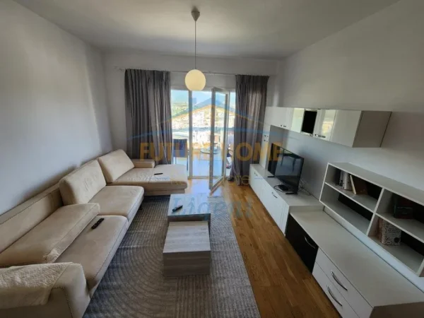 Tirane, shes apartament 2+1+Ballkon Kati 4, 110 m² 240.000 € (Kopshti Botanik)