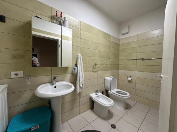 Tirane, jepet me qera apartament 2+1+Aneks+Ballkon Kati 0, 110 m² 600 € (Kopeshti Botanik)