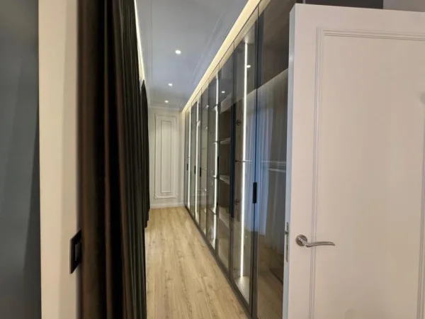 Tirane, shes apartament 3+1+Ballkon Kati 5, 168 m² 420.000 € (Bulevardi i Ri)