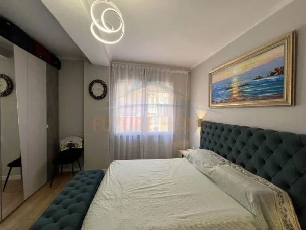Tirane, shitet Kati 6, 74 m² 125.000 € (UNAZA E RE)