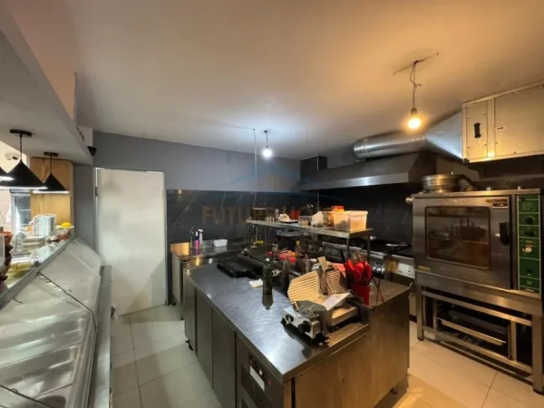 Tirane, shes Shitje , Biznesi Bar - Restorant , Tirane , Komuna e Parisit 42.000 €