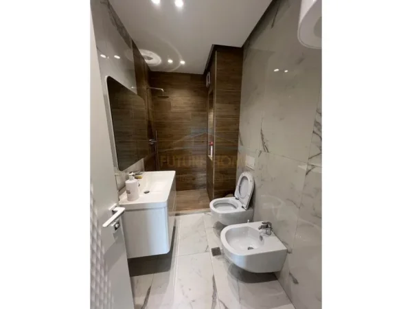 Tirane, shitet apartament 3+1+2+Ballkon Kati 6, 95 m² 300.000 € (21 Dhjetori, Rruga Frosina Plaku)