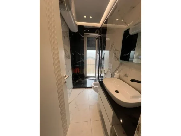 Tirane, shitet apartament 3+1+2+Ballkon Kati 6, 95 m² 300.000 € (21 Dhjetori, Rruga Frosina Plaku)