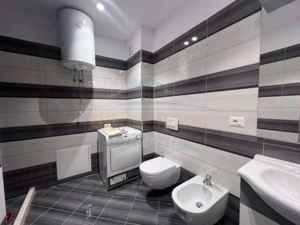 Tirane, shitet apartament Kati 8, 102 m² 145.000 € (UNAZA E RE)