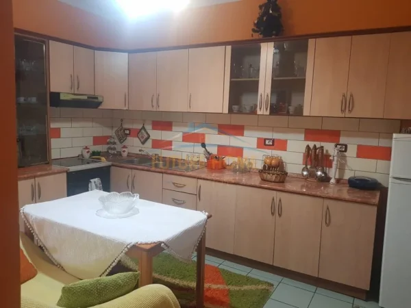 Tirane, shitet apartament Kati 4, 111 m² 255.000 € (RRUGA SAMI FRASHERI)