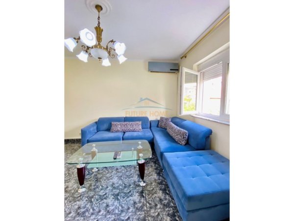 Tirane, jepet me qera apartament 2+1+Ballkon Kati 2, 80 m² 700 € (Rruga Fortuzi)