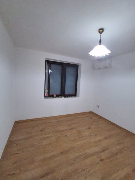 Tirane, jepet me qera zyre Kati 2, 62 m² 700 € 