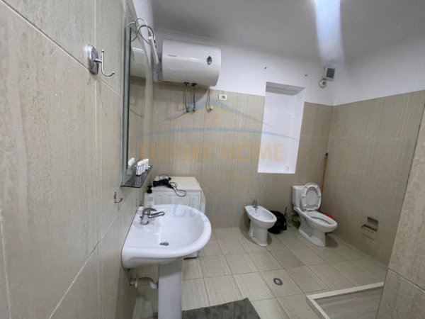 Tirane, jepet me qera apartament 2+1 Kati 5, 94 m² 600 € (Liqeni i Thate, Prane Hotel Unik)
