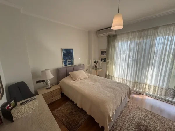 Tirane, shitet apartament 3+1+Aneks+Ballkon Kati 8, 152 m² 256.000 € (5 Maji)