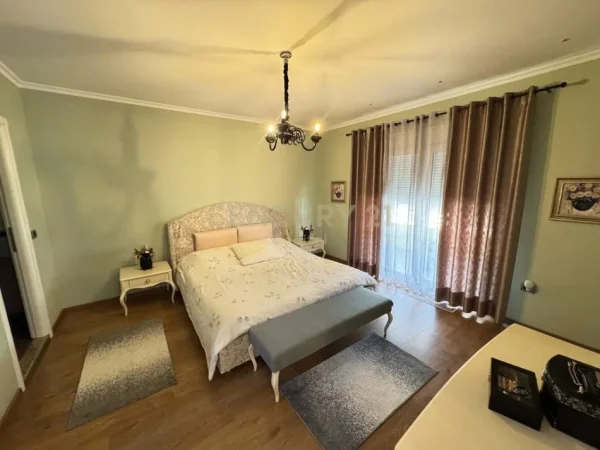 Tirane, shitet apartament 3+1+Aneks+Ballkon Kati 8, 152 m² 256.000 € (5 Maji)