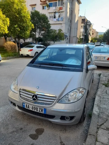 Vlore, shes makine Mercedes Benz A170 Benzin+Gaz, gri metalizato manuale Kondicioner 140 km 2.500 €