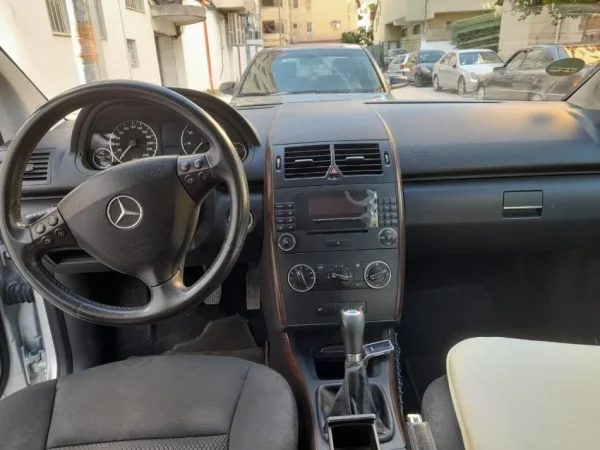 Vlore, shes makine Mercedes Benz A170 Benzin+Gaz, gri metalizato manuale Kondicioner 140 km 2.500 €
