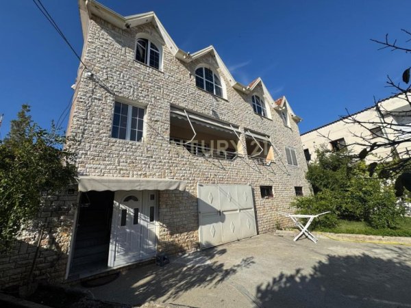 Tirane, shitet Vile 3 Katshe Kati 3, 357 m² 530.000 € (Babrru)