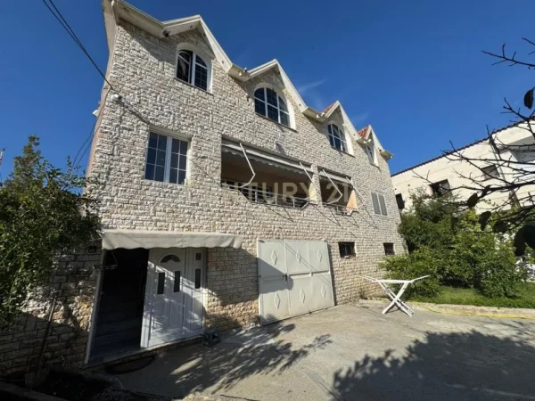 Tirane, shitet Vile 3 Katshe Kati 3, 357 m² 530.000 € (Babrru)