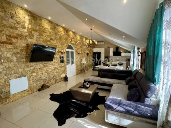 Tirane, shitet Vile 3 Katshe Kati 3, 357 m² 530.000 € (Babrru)