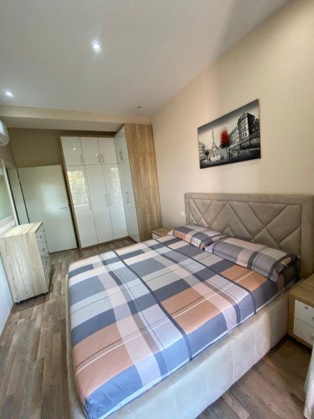 Tirane, jepet me qera apartament 2+1 Kati 3, 100 m² 600 € (Mangalem)