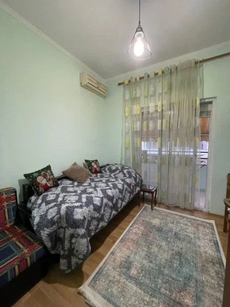 Tirane, jepet me qera apartament 3+1+Ballkon Kati 2, 120 m² 700 € (Rruga Bardhyl)