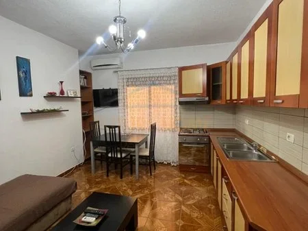 Tirane, shitet apartament 1+1+Ballkon Kati 1, 95.000 € 