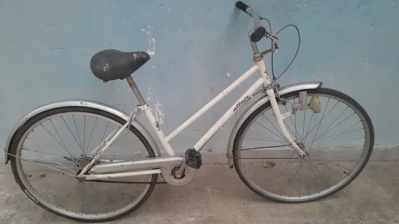 Tirane, shes biciklete CITY BIKE e bardhë 70 €