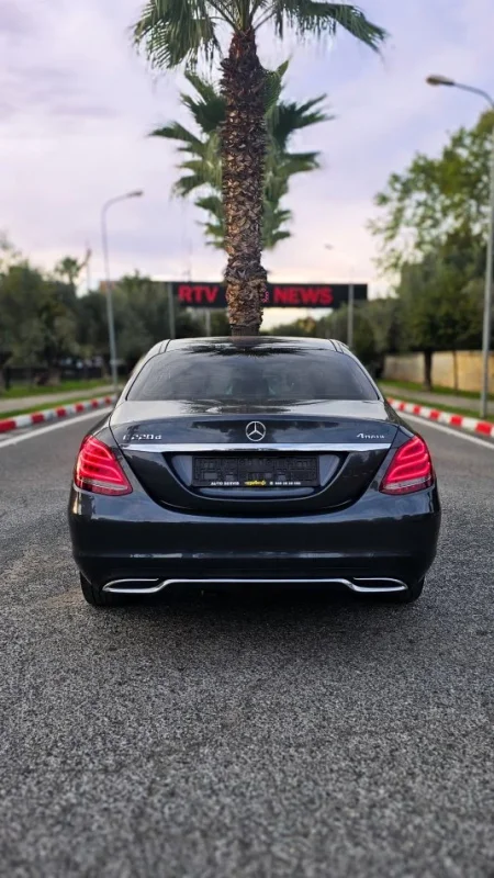 Tirane, shes makine C Class Nafte, gri metalizato automatik Klima 125.000 km 14.900 €