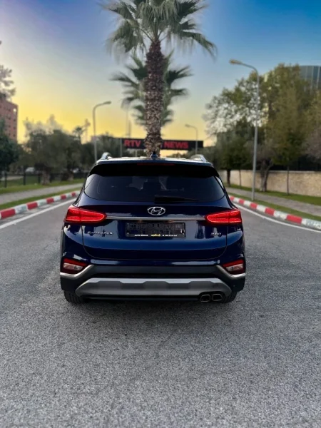 Tirane, shes makine Hyundai Santa Fe Nafte, blu e errët automatik Klima 174.000 km 17.900 €