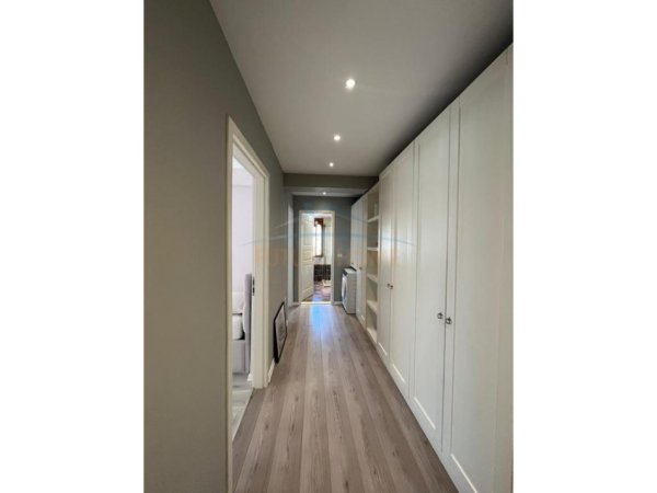 Tirane, jepet me qera apartament 2+1+Ballkon Kati 6, 110 m² 1.500 € (Bllok)