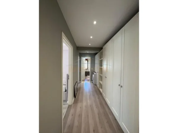 Tirane, jepet me qera apartament 2+1+Ballkon Kati 6, 110 m² 1.500 € (Bllok)